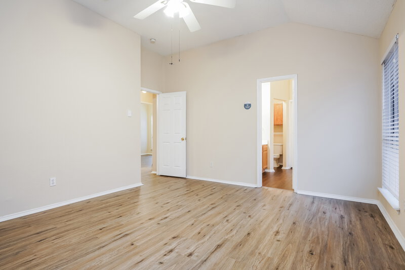 2,120/Mo, 430 Beard Dr Cedar Hill, TX 75104 Main Bedroom View 2