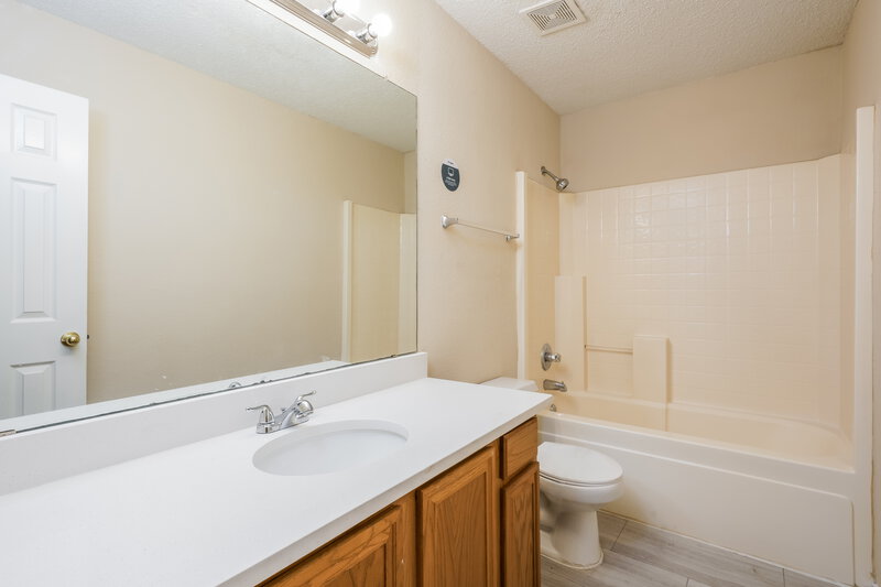 2,120/Mo, 430 Beard Dr Cedar Hill, TX 75104 Bathroom View