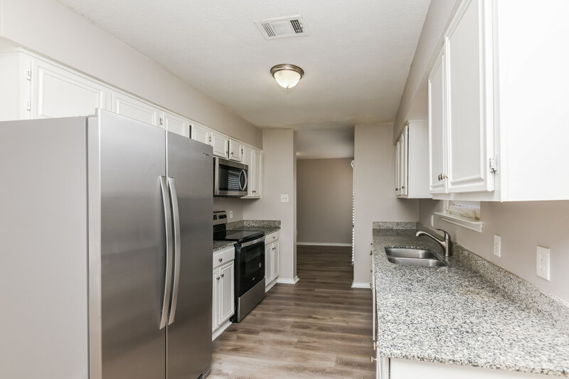 2,180/Mo, 6305 Glen Knoll Dr Fort Worth, TX 76179 Kitchen View 2