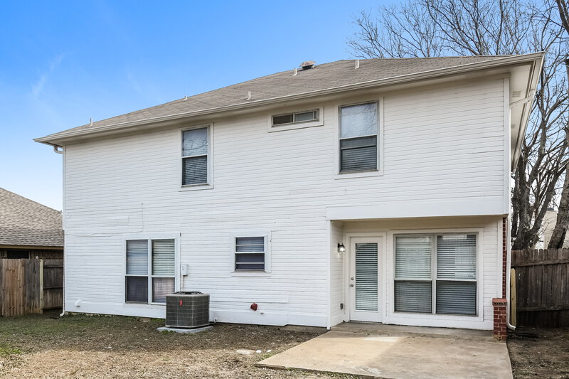 2,180/Mo, 6305 Glen Knoll Dr Fort Worth, TX 76179 Rear View