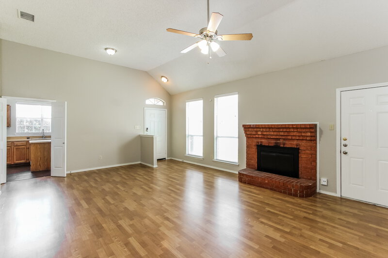 2,075/Mo, 2324 Browning Dr Mesquite, TX 75181 Living Room View