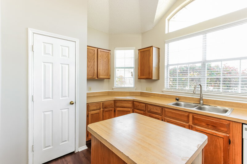 2,185/Mo, 2324 Browning Dr Mesquite, TX 75181 Kitchen View