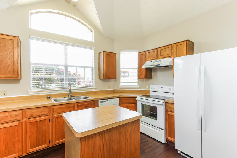 2,185/Mo, 2324 Browning Dr Mesquite, TX 75181 Kitchen View 2