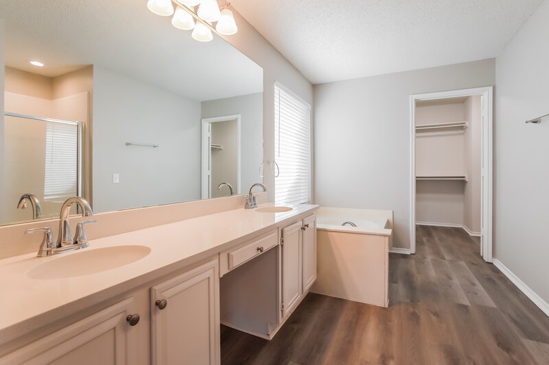 2,775/Mo, 1019 Carlisle Dr Arlington, TX 76017 Main Bathroom View