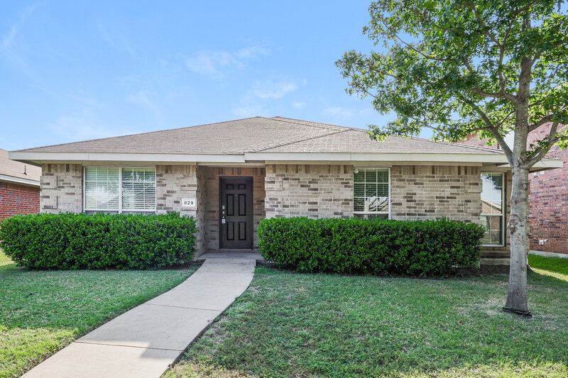 2,595/Mo, 829 Clear Creek Dr Desoto, TX 75115 External View