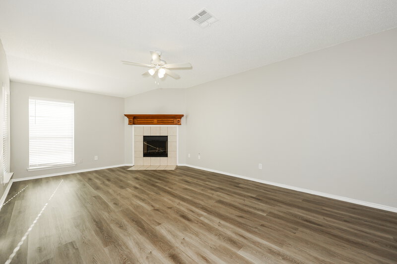 2,595/Mo, 829 Clear Creek Dr Desoto, TX 75115 Living Room View