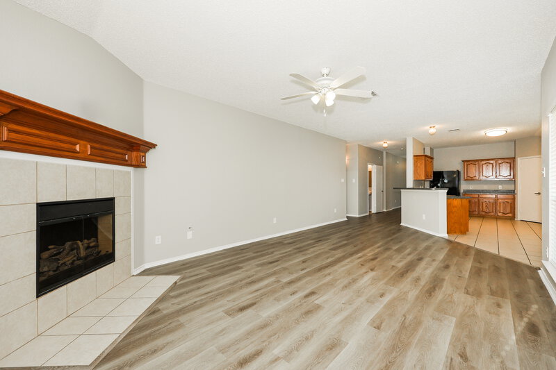 2,595/Mo, 829 Clear Creek Dr Desoto, TX 75115 Living Room View 2