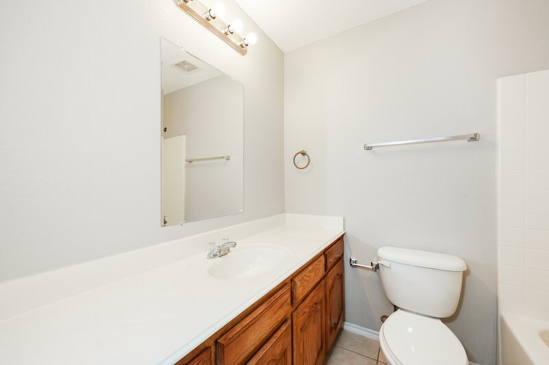 2,595/Mo, 829 Clear Creek Dr Desoto, TX 75115 Bathroom View