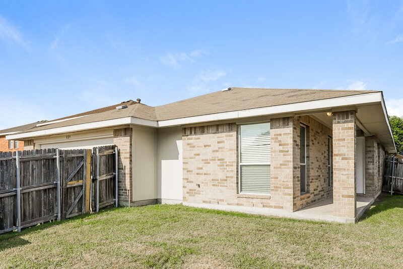 2,595/Mo, 829 Clear Creek Dr Desoto, TX 75115 Rear View