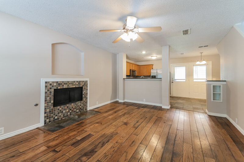 2,195/Mo, 1112 Beechwood Dr Denton, TX 76210 Living Room View