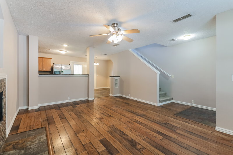 2,195/Mo, 1112 Beechwood Dr Denton, TX 76210 Living Room View 2