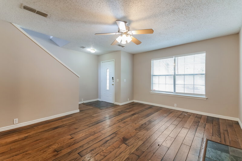 2,195/Mo, 1112 Beechwood Dr Denton, TX 76210 Living Room View 3