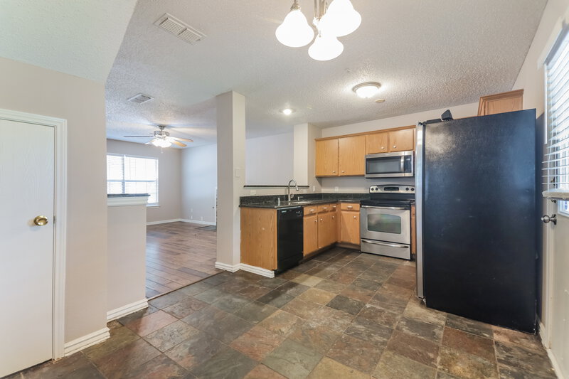 2,195/Mo, 1112 Beechwood Dr Denton, TX 76210 Kitchen View
