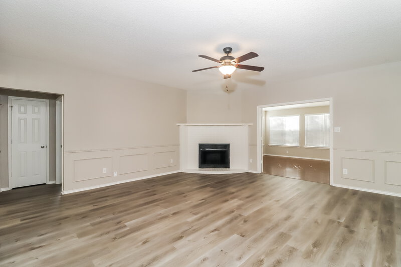2,390/Mo, 5021 Flat Creek Dr Fort Worth, TX 76179 Living Room View 3