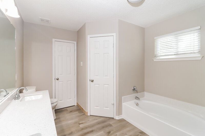 2,390/Mo, 5021 Flat Creek Dr Fort Worth, TX 76179 Main Bathroom View