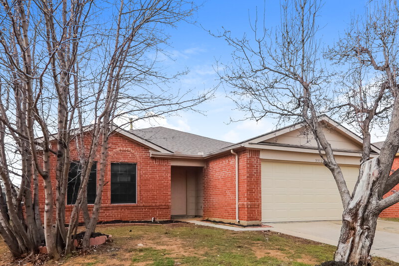2,000/Mo, 3312 Bent Creek Dr Denton, TX 76210 Front View