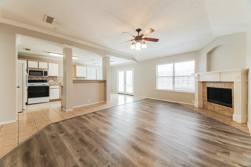 2,000/Mo, 3312 Bent Creek Dr Denton, TX 76210 Living Room View