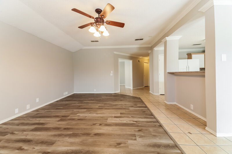 2,000/Mo, 3312 Bent Creek Dr Denton, TX 76210 Living Room View 3