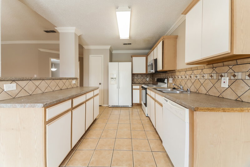 2,000/Mo, 3312 Bent Creek Dr Denton, TX 76210 Kitchen View