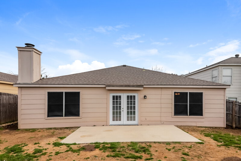 2,000/Mo, 3312 Bent Creek Dr Denton, TX 76210 Rear View