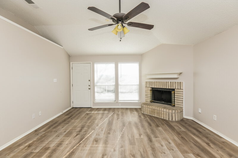 1,880/Mo, 10913 Deauville Cir S Fort Worth, TX 76108 Living Room View 2