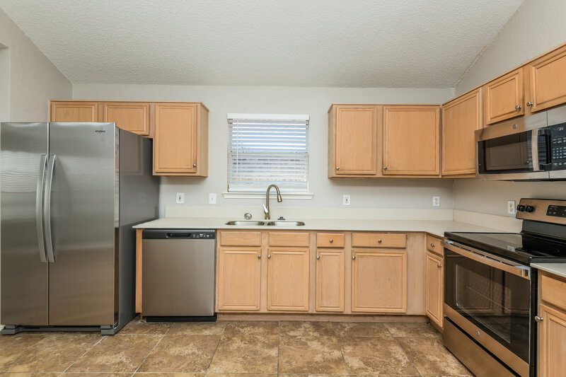 1,880/Mo, 10913 Deauville Cir S Fort Worth, TX 76108 Kitchen View 3