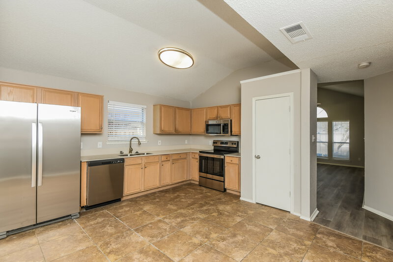1,880/Mo, 10913 Deauville Cir S Fort Worth, TX 76108 Kitchen View 4