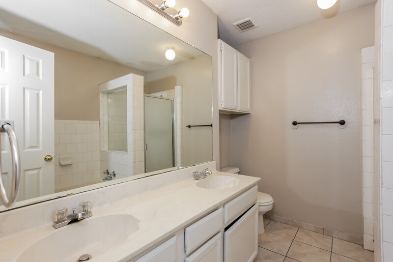 2,530/Mo, 6505 Nicole Way Arlington, TX 76002 Main Bathroom View