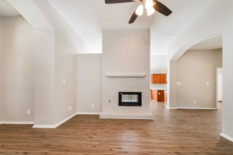 2,230/Mo, 2317 Westview Trl Denton, TX 76207 Living Room View