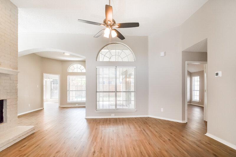 2,230/Mo, 2317 Westview Trl Denton, TX 76207 Living Room View 2