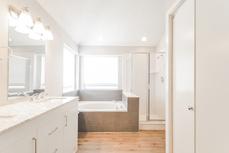 2,230/Mo, 2317 Westview Trl Denton, TX 76207 Main Bathroom View
