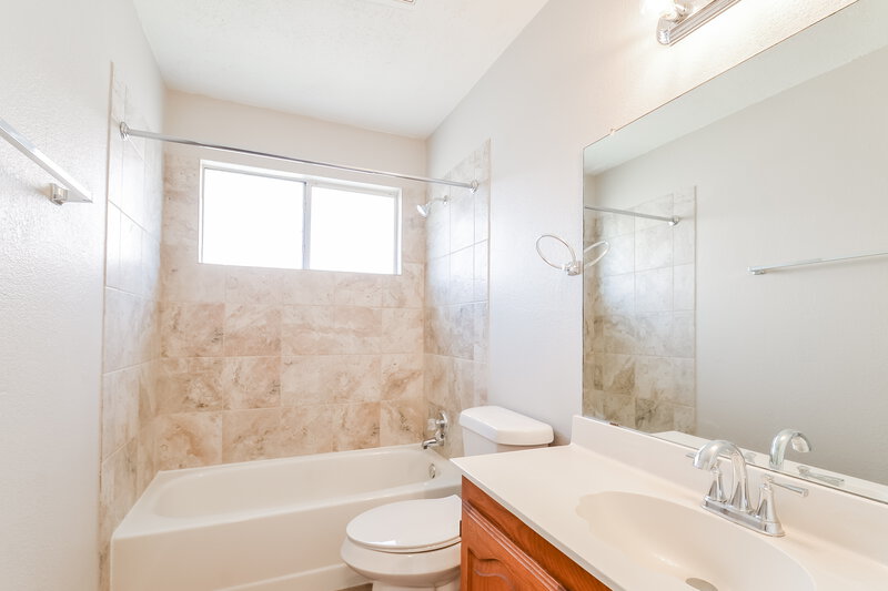 2,230/Mo, 2317 Westview Trl Denton, TX 76207 Bathroom View