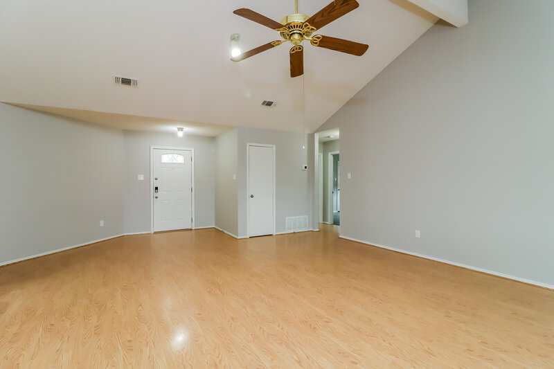 2,780/Mo, 6317 Woodstream Trl Fort Worth, TX 76133 Living Room View
