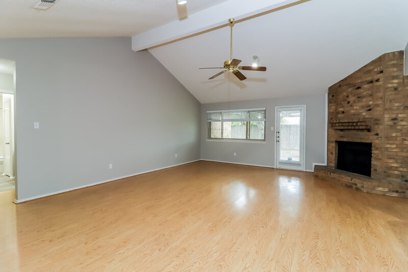 2,780/Mo, 6317 Woodstream Trl Fort Worth, TX 76133 Living Room View 2