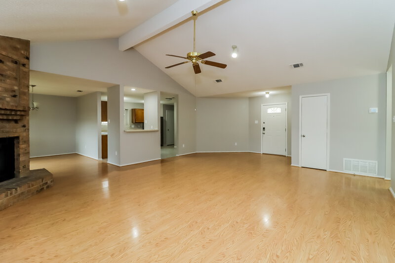 2,780/Mo, 6317 Woodstream Trl Fort Worth, TX 76133 Living Room View 3