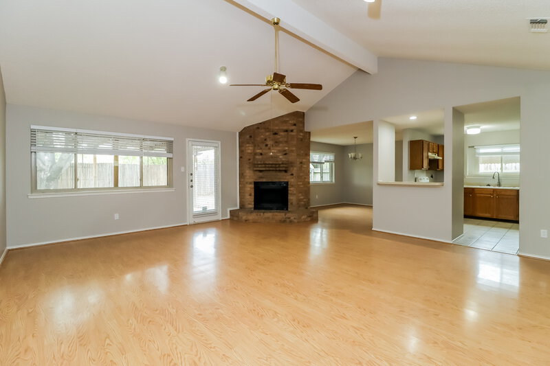 2,780/Mo, 6317 Woodstream Trl Fort Worth, TX 76133 Living Room View 4