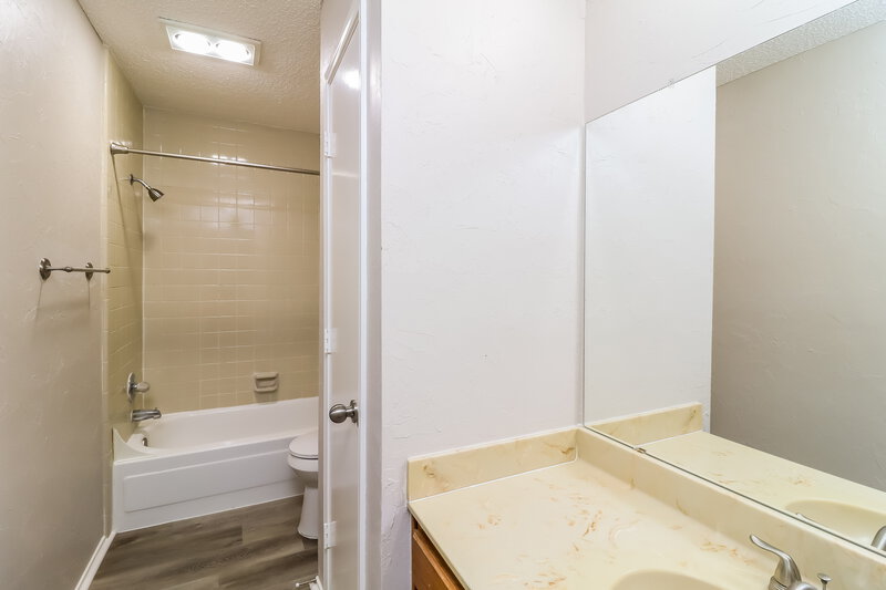 2,780/Mo, 6317 Woodstream Trl Fort Worth, TX 76133 Bathroom View