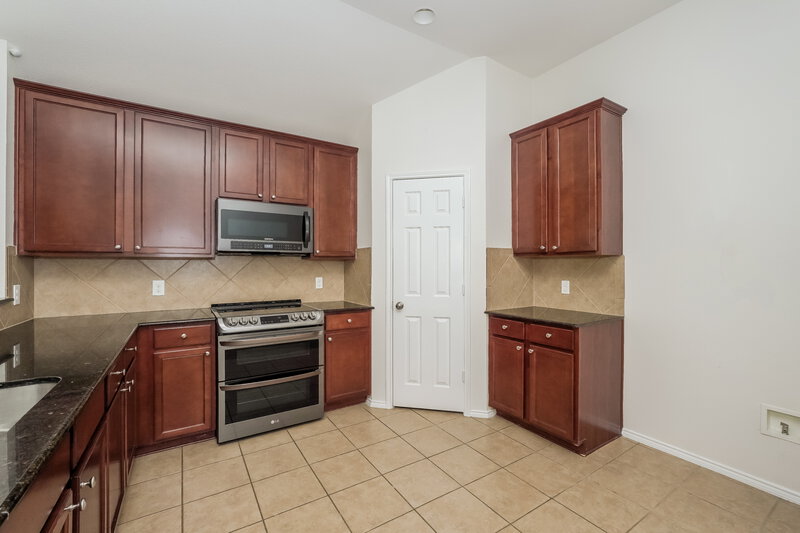 2,580/Mo, 16301 Severn Ln Justin, TX 76247 Kitchen View 2