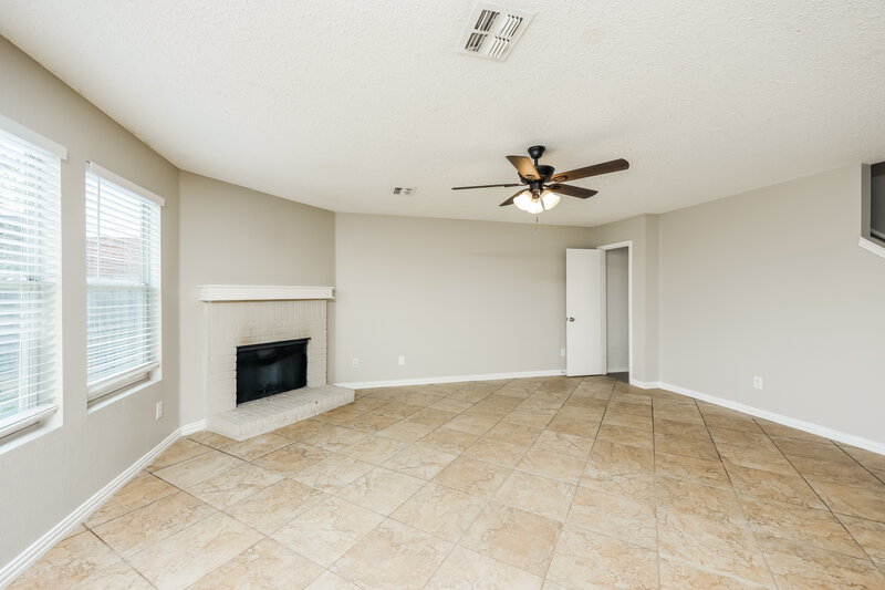2,425/Mo, 8201 Montecito Dr Denton, TX 76210 Living Room View