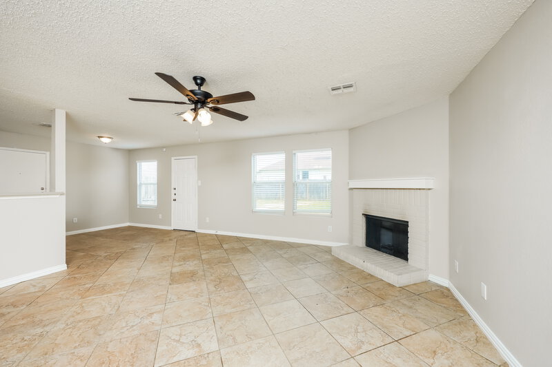 2,425/Mo, 8201 Montecito Dr Denton, TX 76210 Living Room View 2