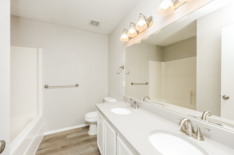 2,425/Mo, 8201 Montecito Dr Denton, TX 76210 Bathroom View