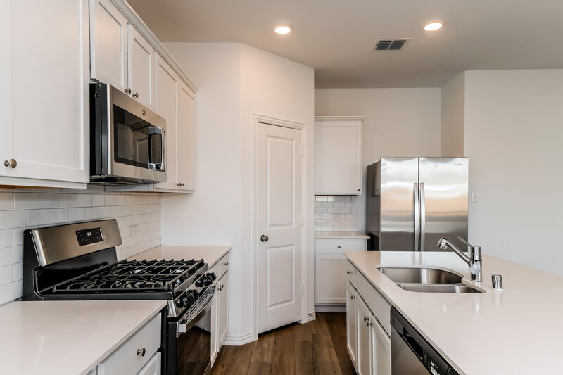 1,965/Mo, 1114 Daffodil Street Princeton, TX 75407 Kitchen View 2