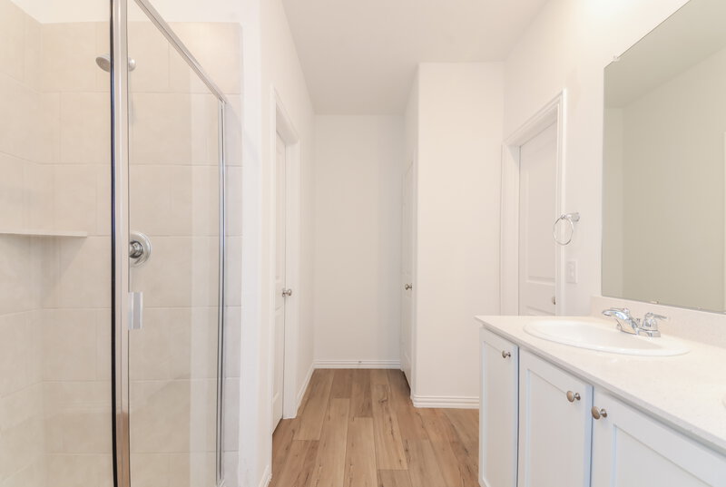 2,050/Mo, 1110 Daffodil Street Princeton, TX 75407 Main Bathroom View