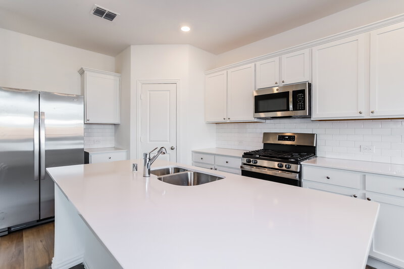 2,190/Mo, 1108 Daffodil Street Princeton, TX 75407 Kitchen View