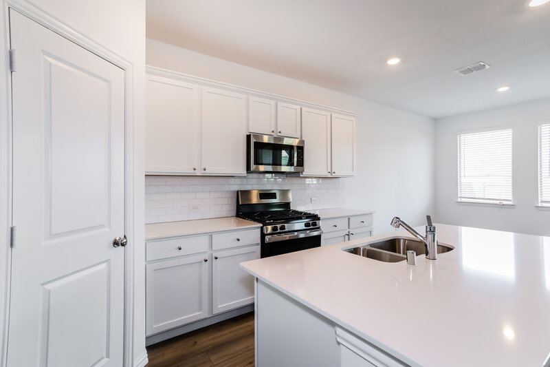 2,190/Mo, 1108 Daffodil Street Princeton, TX 75407 Kitchen View 2