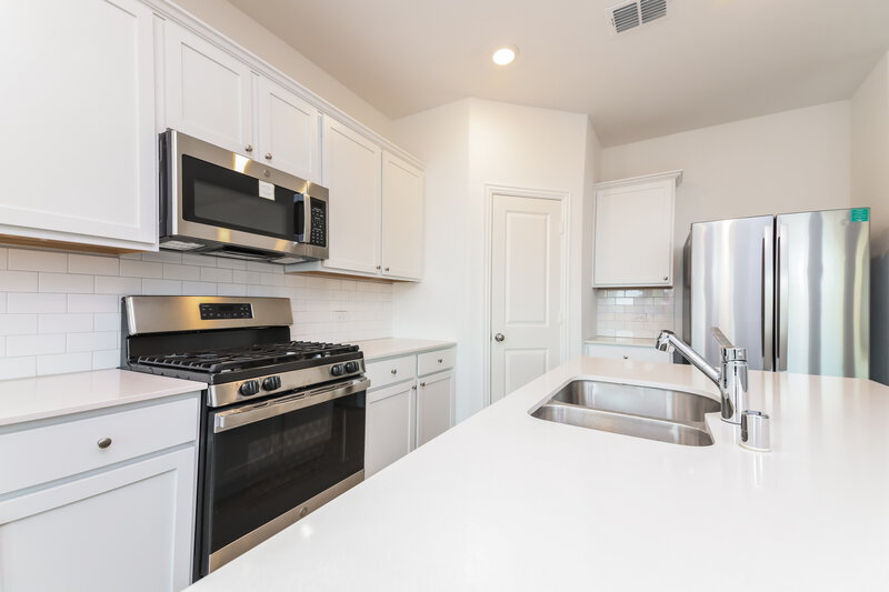 2,285/Mo, 1102 Daffodil Street Princeton, TX 75407 Kitchen View 2