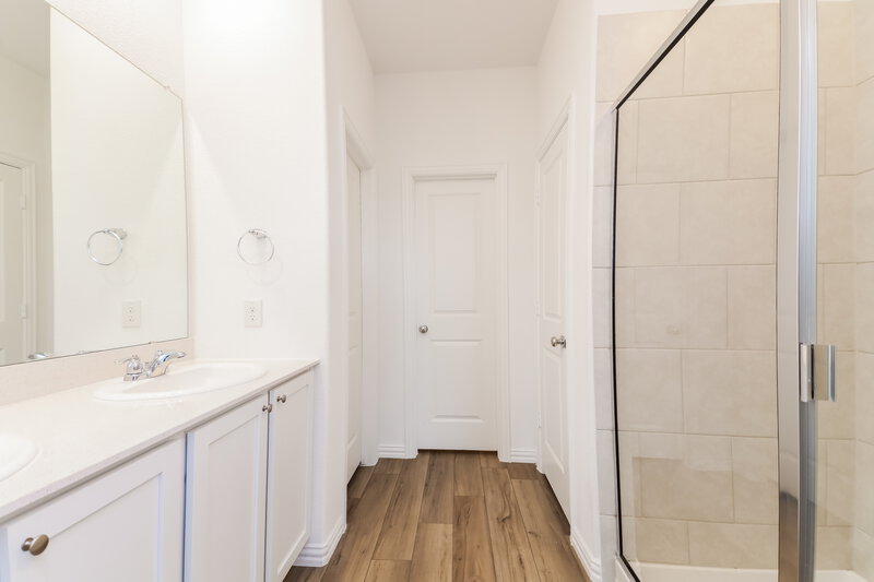 2,285/Mo, 1102 Daffodil Street Princeton, TX 75407 Main Bathroom View