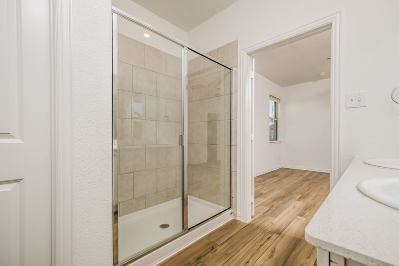 2,185/Mo, 1100 Daffodil Street Princeton, TX 75407 Main Bathroom View