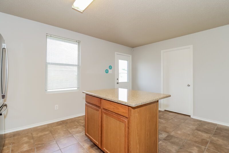 2,550/Mo, 8401 Olivia Meadow Dr Arlington, TX 76002 Kitchen View 2