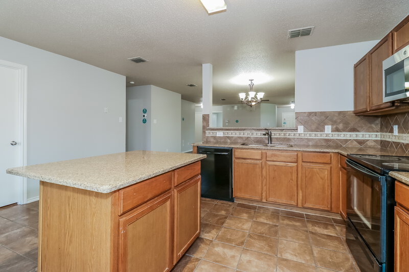 2,550/Mo, 8401 Olivia Meadow Dr Arlington, TX 76002 Kitchen View 3